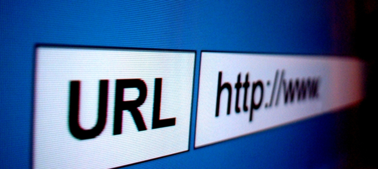 Using keywords to structure URLs
